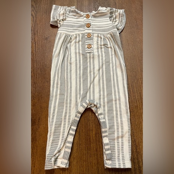 Jessica Simpson Jumpsuit - Picture 1 of 4